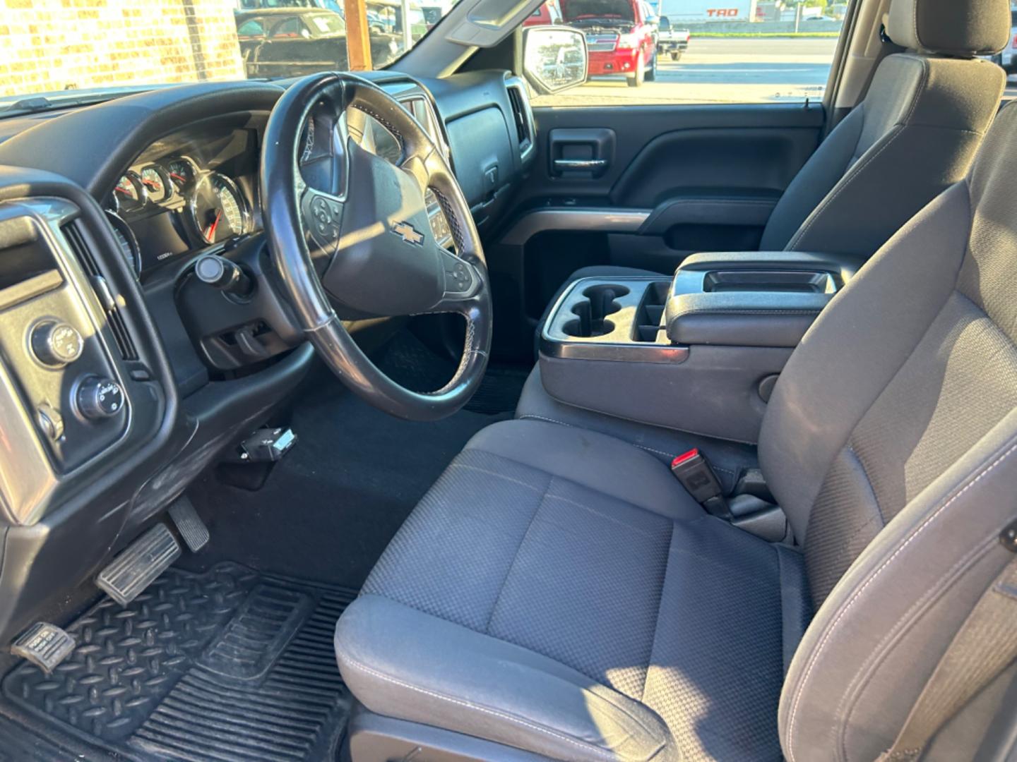 2019 White Chevrolet Silverado 1500 Work Truck Double Cab 4WD (2GCVKPEC2K1) with an 5.3L V8 OHV 16V engine, 6A transmission, located at 1687 Business 35 S, New Braunfels, TX, 78130, (830) 625-7159, 29.655487, -98.051491 - Photo#10